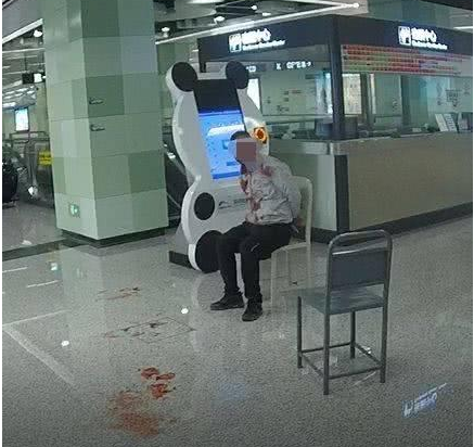 女医生出诊被打 打人者满身是血还在叫嚣