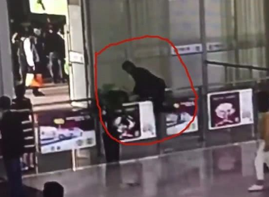 男子高铁迟到竟大闹 称：我死猪不怕开水烫