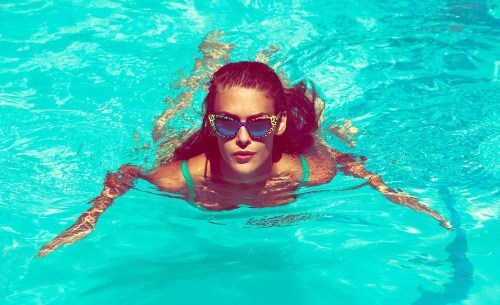 這個夏天不要忘記遊泳，對身體好處多多