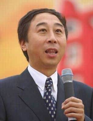 郭德纲再迎主流相声界的挑战，冯巩的新电影口碑爆棚