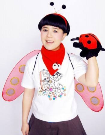 “金龟子”19岁女儿近照曝光：依在男友怀里大秀恩爱，撞脸王鸥