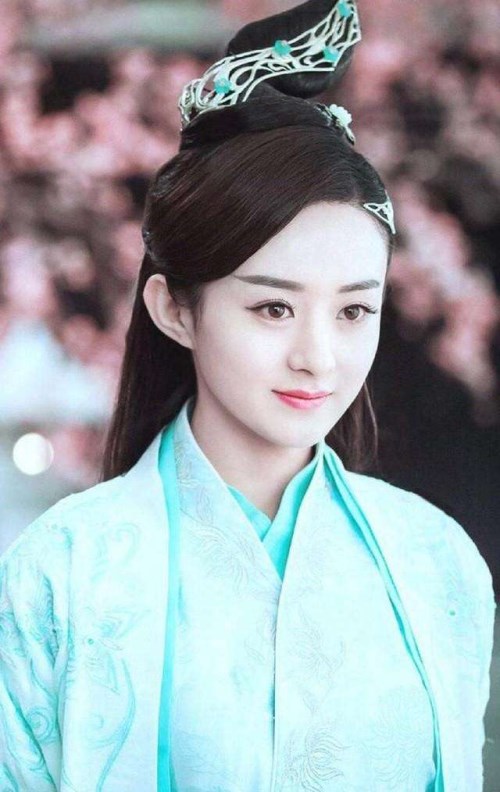 明星靠什么黑化：刘诗诗戴美瞳，杨幂涂口红，她微微一笑吓死人