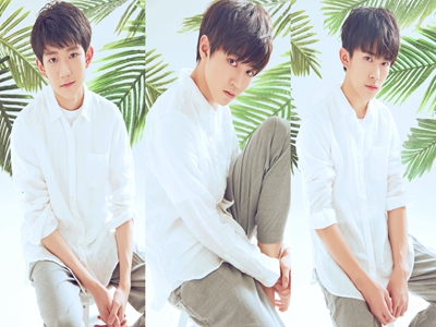 Tfboys三小只长大了，王源秀腹肌，易烊千玺晒胡子，王俊凯