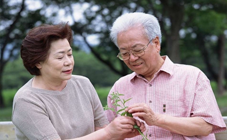 夫妻之间应该相互扶持，委曲求全不如早日离散