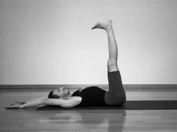 瑜伽上伸腿式，這些步驟你都懂嗎