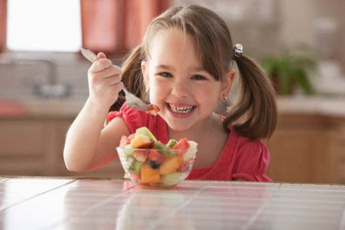 水果很好你也会给孩子吃，但是要注意吃水果时的这些问题