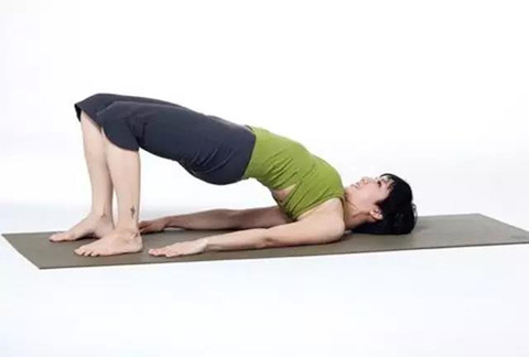 瑜伽体式改变身姿，让你锻炼出纤细腰腹