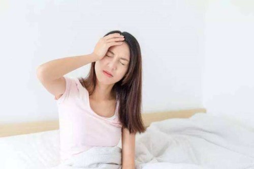 失眠問題該怎么辦？這個動作治失眠還治頭痛
