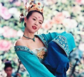 章子怡的替身现在国际知名，她曾出演赵本山的作品