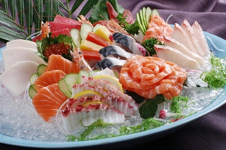 高級刺身拚盤任你吃，日本料理讓你回味無窮