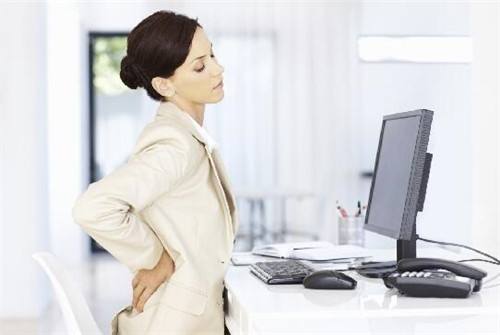 腰部酸痛是因为久坐？其实不是而是这2种危险疾病