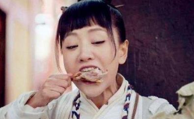 拍吃戏：杨蓉吃20只烤鸭不算啥，邓超孙俪夫妇这吃法才叫绝！