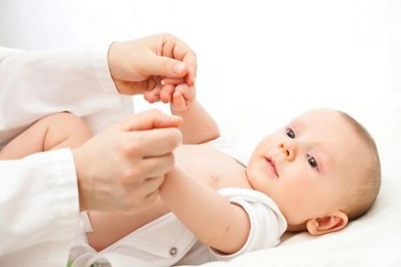 育儿宝典：2-3个月的婴儿怎么做护理