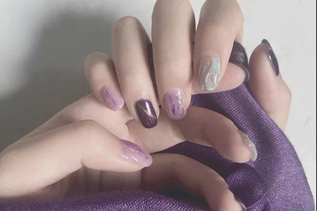 紫色美甲的亮彩神秘，让你的指尖充满梦幻