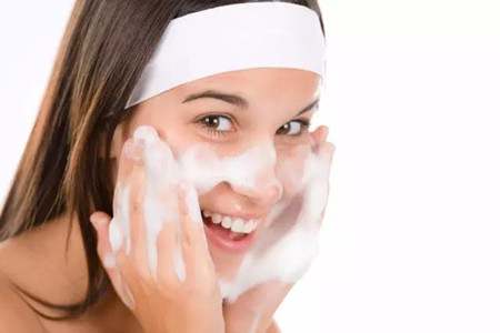 女生想要減少臉上斑，先學會這三招預防法