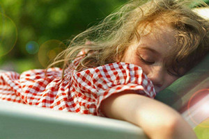 孩子早睡習慣的養成，多靠媽媽這一招