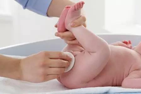 男宝宝私处清洁不讲究但是要到位，三个步骤让宝宝干干净净