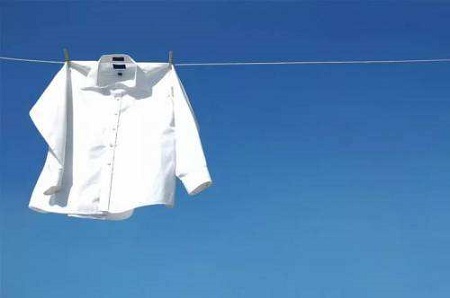她的丈夫有了情人，她却只顾着洗他白衬衫