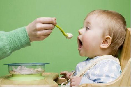 嬰兒厭食要怎麼處理？找準原因好解決