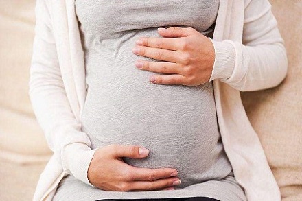 她懷了一對雙胞胎，但卻要被迫摘除子宮