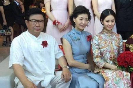 刘诗诗被妈妈调侃长相，网友：原来妈妈才是美人界大佬