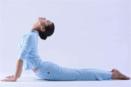 瘦身瘦腿的瑜伽動作，女生練習一個月秀出長腿