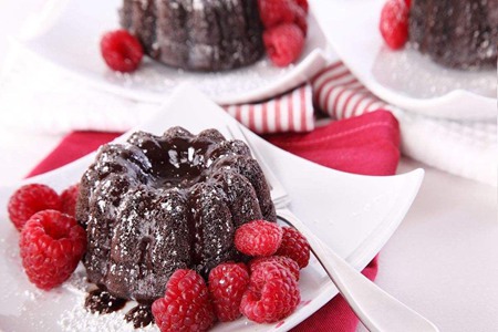 岩溶巧克力蛋糕的详细做法，可可浓郁打造流心内馅