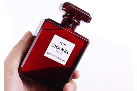 香奈兒五號香水獲得FIFI獎最佳包裝，它憑什么經久不衰