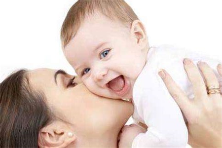 寶寶出汗多會影響健康嗎？家長可以這樣來調整