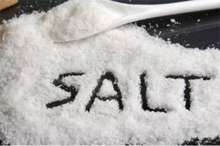 鹽吃多了有害健康，女性想要護膚不長胖，首先要減少鹽攝入