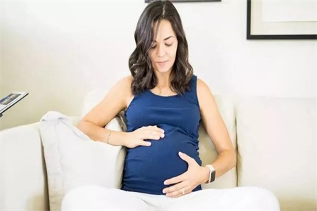 懷孕多久有胎動？胎動減少、過於頻繁會影響胎兒嗎？