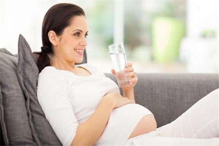 女性懷孕前三個月是危險期，但不代表後麵就不危險