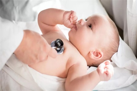 寶寶發燒怎麼辦？寶寶咳嗽可以吃止咳藥嗎