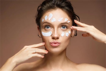 美白祛斑不用化妆品，一个素颜霜就能解决皮肤问题
