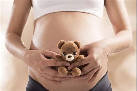怀孕多久可以做b超？孕妇做b超、四维彩超影响胎儿吗