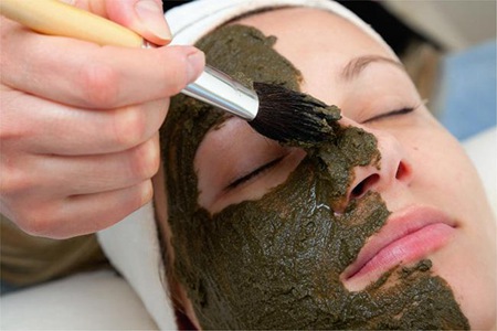 海藻面膜温和清毛孔，补水功效护出女性好肌肤