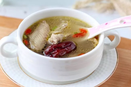 鸽子汤的功效与作用，适合孕妇吃的鸽子汤的做法