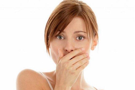 口臭是什麼原因，女性消除這種尷尬異味的三個方法