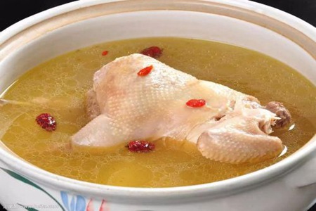 雞湯怎麼燉好喝又營養，滋補湯品的燉煮訣竅