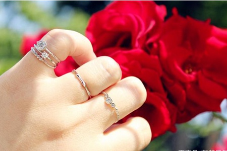 女性打保齡球千萬不能帶戒指，這五種情況一定要摘掉戒指
