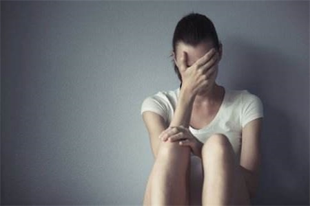 抑鬱症的表現症狀，孕婦產後抑鬱的表現以及應對辦法