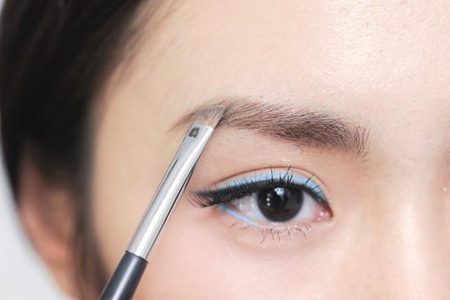 女生眉毛画对称的方法，六个小技巧让你画出漂亮眉形