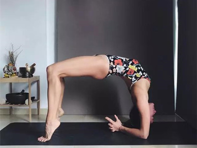 瑜伽练习慢节奏，这几个姿势你值得拥有：前篇6.jpg