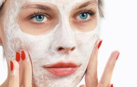 面膜自制的护肤方法好像很动人？但是皮肤不好的女性谨慎选择