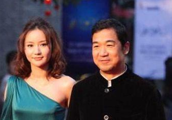 她是张国立的徒弟，靳东夸她是天生的演员，现是80后阔太！