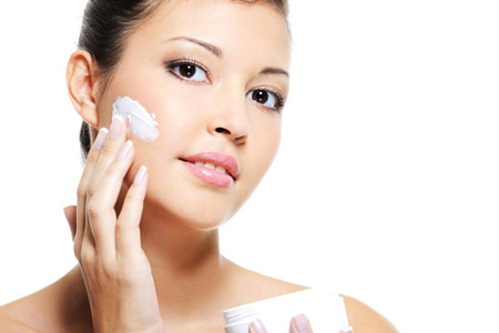 女生换季如何减少肌肤问题，护肤补水十分关键