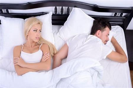 为什么许多夫妻要分床睡？真相让人恍然大悟.jpg