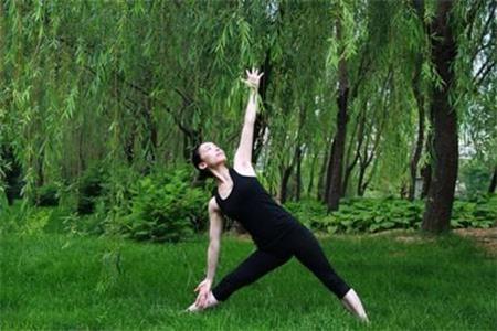 瑜伽如何帮助女性排脂肪？原来和运动大不相同.jpg