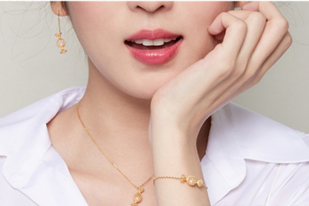 潮宏基品牌花丝工艺打造中式珠宝，中秋节最适合的奢侈品