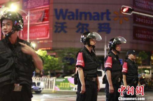 深圳宝安西乡沃尔玛砍人致2死9伤 引发市民恐慌